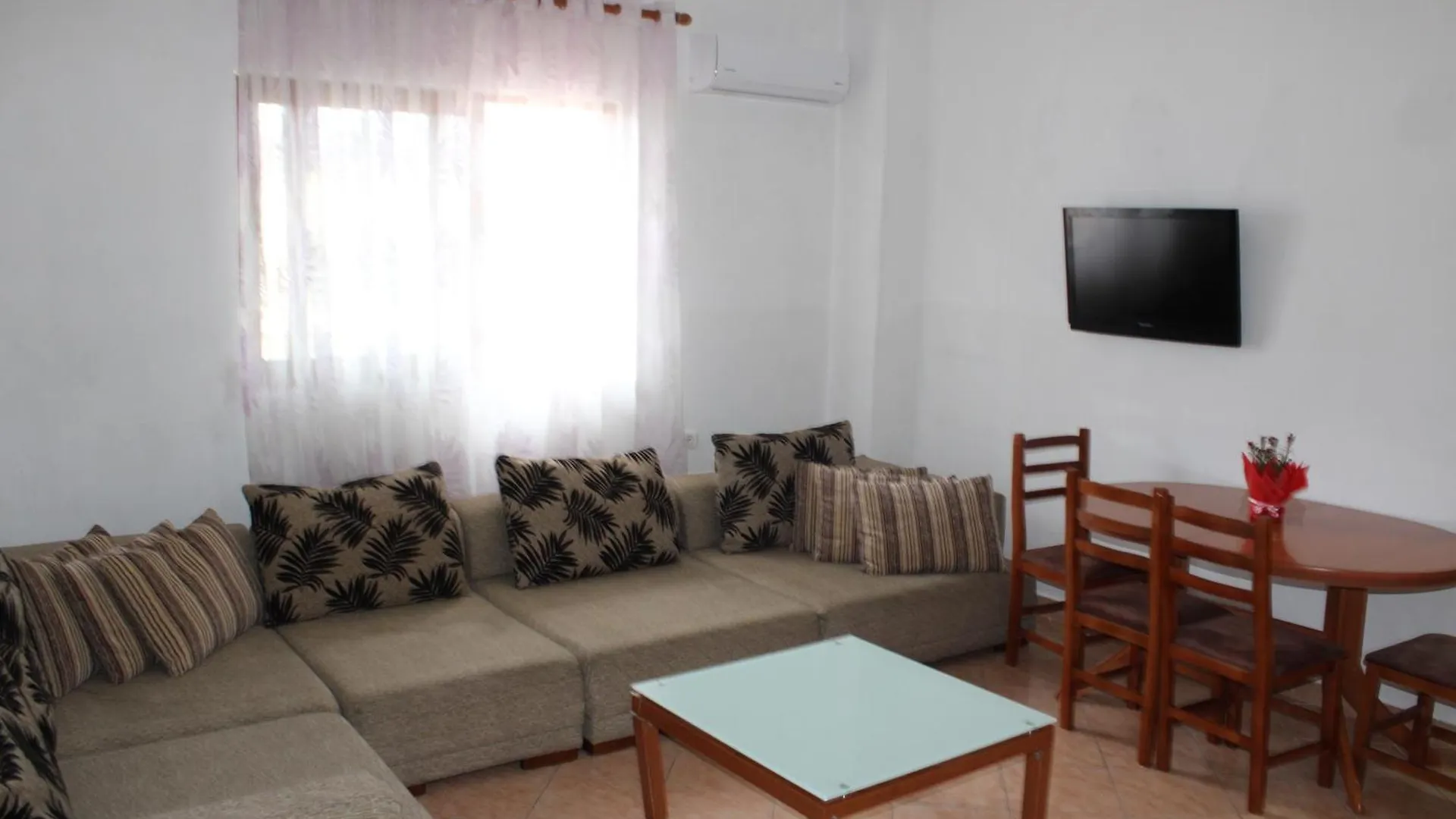 Haus Family Apartment Τίρανα 0*,
